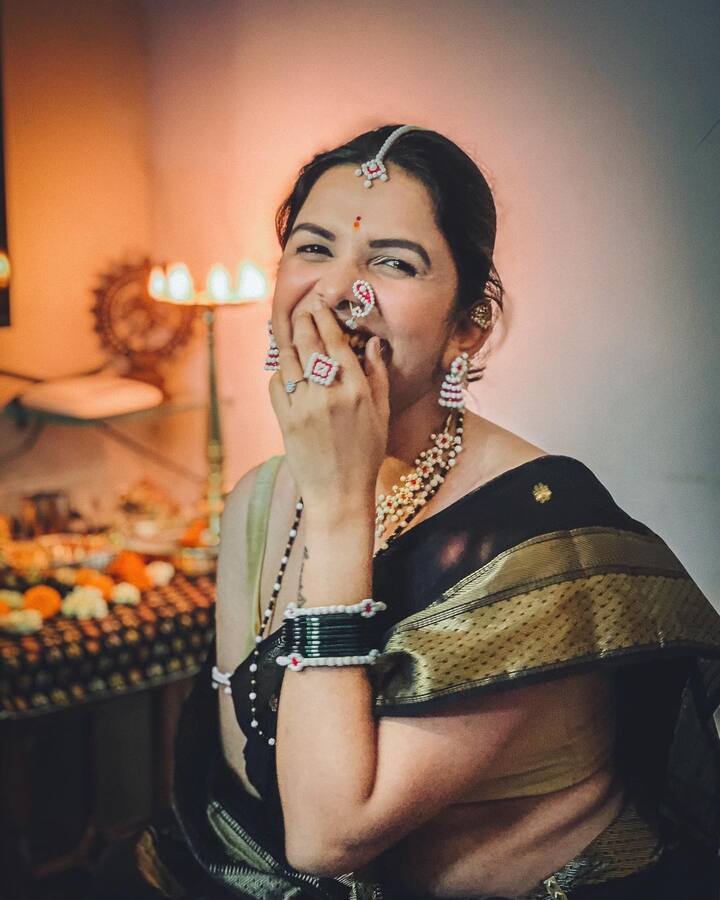 मितालीने सोशल मीडियावर संक्रांतीचे खास फोटो शेअर केले आहेत.(फोटो : mitalimayekar /Instagram)