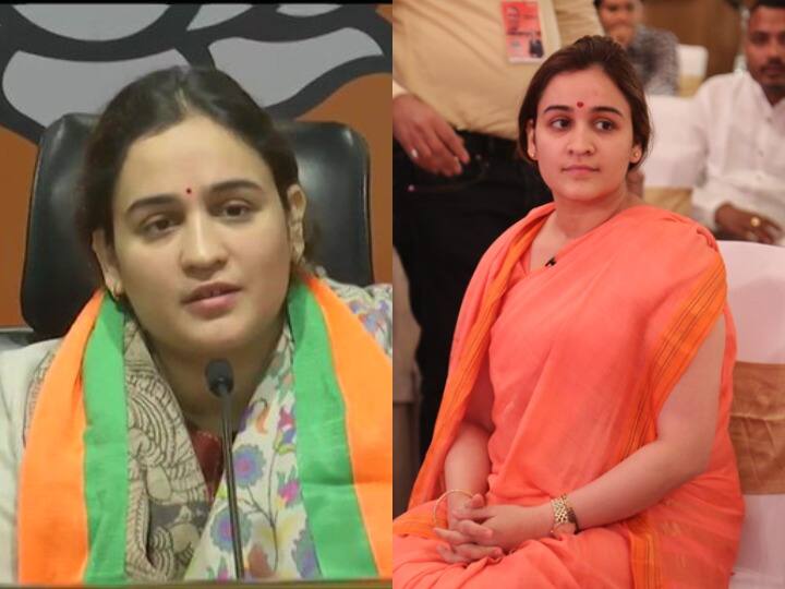 UP Election 2022: यूपी की सियासत के लिए आज का दिन काफी बड़ा है. एक तरफ अखिलेश यादव के चुनावी मैदान में उतरने की खबर हैं तो वहीं मुलायम सिंह यादव के परिवार से एक खास सदस्य एसपी की धुरविरोधी पार्टी बीजेपी में शामिल हो गया है. दरअसल मुलायम सिंह यादव की छोटी बहू अपर्णा यादव ने आज दिल्ली में बीजेपी दफ्तर में पार्टी की सदस्यता हासिल कर ली. डिप्टी सीएम केशव प्रसाद मौर्य और बीजेपी के यूपी प्रदेश अध्यक्ष स्वतंत्र देव सिंह ने अपर्णा को पार्टी की सदस्यता दिलाई. अपर्णा यादव ने शुक्रिया करते हुए कहा कि मैं राष्ट्रसेवा के लिए आई हूं और मेरे लिए राष्ट्रप्रथम है. वहीं इससे पहले अपर्णा कई बार बीजेपी और यूपी के सीएम योगी आदित्यनाथ की तारीफें करती हुई नजर आ चुकी हैं.