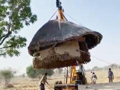 Trending News : दादा की 50 साल पुरानी निशानी को बचाने के लिए इस शख्स ने किया कमाल, हाइड्रा क्रेन से शिफ्ट करा दी झोपड़ी