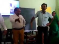 Watch : पढ़ाने का ऐसा तरीका कभी नहीं देखा होगा आपने, देखकर हंसते-हंसते हो जाएंगे लोटपोट