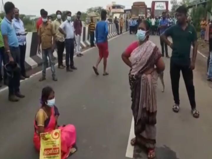 Kanchipuram: Road block near Sriperumbudur condemning pregnant wife and husband மனைவியின் கர்ப்பத்தில் சந்தேகம் - கைவிட்ட கணவருக்கு எதிராக குடும்பத்துடன் மனைவி சாலை மறியல்
