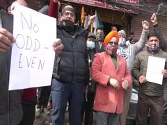 Delhi News: ऑड-ईवन के अनुसार दुकान खोलने के नियम के खिलाफ सदर बाजार के व्यापारियों ने किया प्रदर्शन