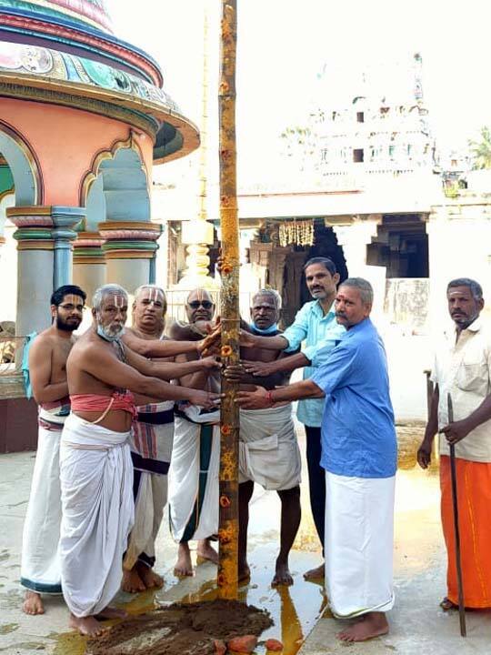 மாசிமக பெருவிழாவை முன்னிட்டு கும்பகோணம் சக்ரபாணி சுவாமி கோயிலில் பந்தக்கால் முகூர்த்தம்