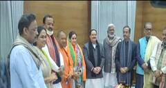 UP Election 2022 : मुलायम सिंह यादव की बहू Aparna Yadav बीजेपी में शामिल | Hindi News