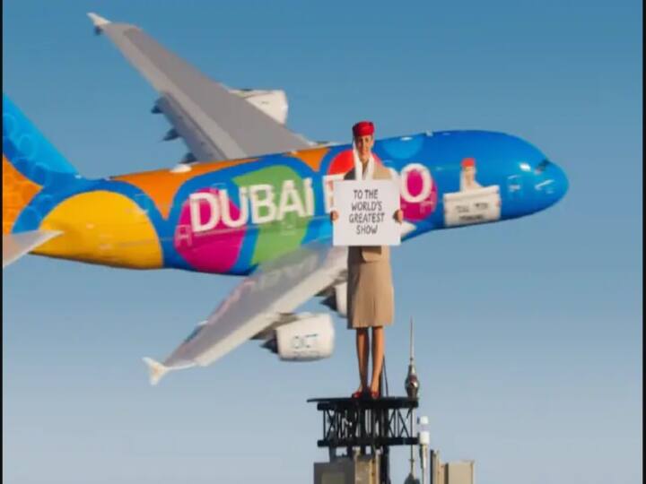 UAE: Woman stands on top of Burj Khalifa again in viral Emirates ad-viral video Watch Video: எவ்ளோ உயரம்.. அந்த சிரிப்பு.. புர்ஜ் கலிஃபாவின் உச்சியில் நிற்கும் பெண்.. வைரலாகும் எமிரேட்ஸ் விளம்பரம்..