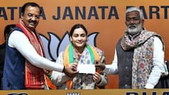 कुटुंबातील कुणालाही तिकीट न देण्याचा Akhilesh Yadava यांना फटका, मुलायम सिंह यांची सून भाजपमध्ये