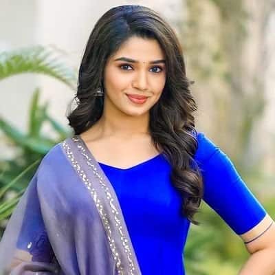 படிக்கும்போது இருந்தே விளம்பர படங்களில் நடித்தவர்