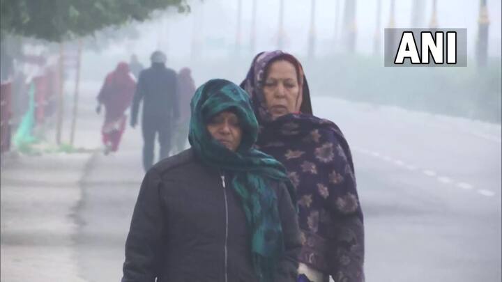 मौसम विभाग के अनुसार गोरखपुर में आज न्यूनतम तापमान 8 डिग्री सेल्सियस और अधिकतम तापमान 18 डिग्री सेल्सियस रहेगा.