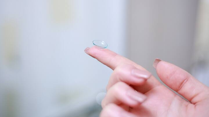 corneal abrasion বা চোখের উপরের লেয়ার ছড়ে যেতে পারে নানা কারণে। আঙুল লেগে বা অন্য কোনও কারণে। ড্রপের মাধ্যমে সেরে যায়।