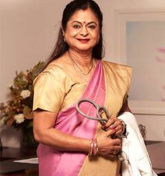 Rekha's Sisters : कोई पत्रकार तो कोई डॉक्टर, जानिए क्या करती हैं रेखा की बहनें