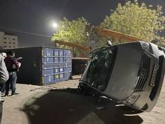 Jodhpur News: जोधपुर में रात को टर्न लेते कंटेनर ने इनोवा कार को मारी टक्कर, दोनों वाहन पलटे, कंटेनर चालक फरार