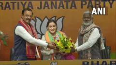 Aparna Yadav Join BJP: चुनाव से पहले सपा को बड़ा झटका, बीजेपी में शामिल हुईं मुलायम सिंह यादव की बहू अपर्णा यादव, देखें तस्वीरें