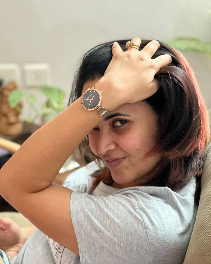 క్యాజువల్ డ్రెస్సులో ఉన్నప్పటికీ హాట్ లుక్ ని మాత్రం మిస్ చేయలేదంటున్నారు నెటిజన్లు. ఆమె నటించిన పలు చిత్రాల్లో పేర్లతో కామెంట్లు పెడుతున్నారు. సూపర్ అత్త , హాటీ అంటూ పొగుడుతున్నారు.