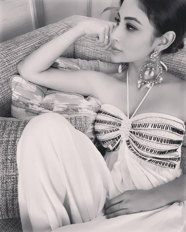 ਦੂਜੇ ਪਾਸੇ ਅਦਾਕਾਰਾ ਦੇ ਵਰਕਫਰੰਟ ਦੀ ਗੱਲ ਕਰੀਏ ਤਾਂ ਮੌਨੀ ਜਲਦੀ ਹੀ ਆਲੀਆ ਭੱਟ ਤੇ ਰਣਬੀਰ ਕਪੂਰ ਦੀ ਫਿਲਮ 'ਬ੍ਰਹਮਾਸਤਰ' 'ਚ ਨਜ਼ਰ ਆਵੇਗੀ।