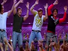 Suprerhit Song of Bollywood: बॉलीवुड का वो गाना जिसमें 31 से ज्यादा बॉलीवुड स्टार आए थे नजर, एक शूटिंग पर पहुंचता उससे पहले ही हो गया गिरफ्तार!