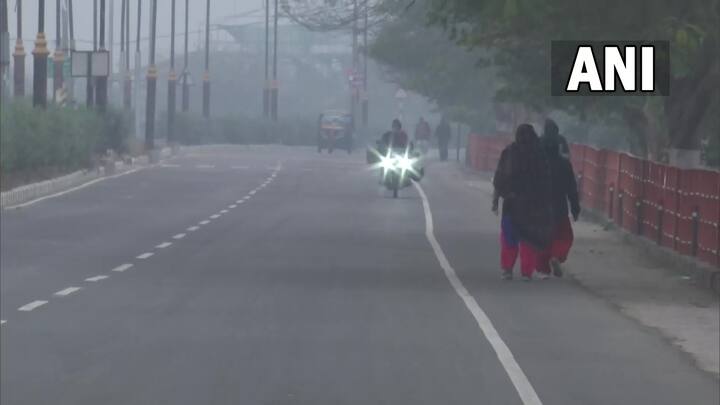 तस्वीरें यूपी के गोरखपुर शहर की है. जहां कुछ दिनों से कड़ाके की ठंड पड़ रही है.