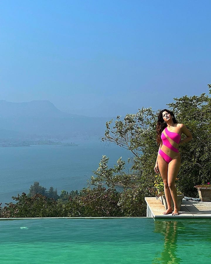 Earlier Janhvi stunned in a pink monokini.