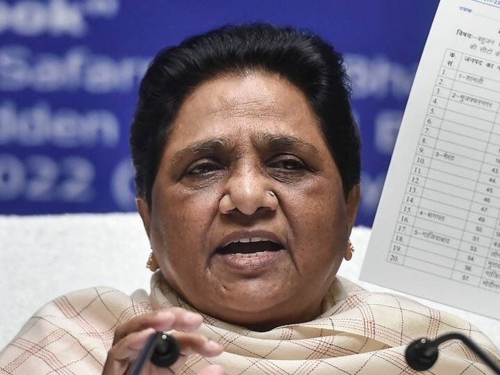 Rashtrapatni Remark Row: ఇది సిగ్గుచేటు- కాంగ్రెస్ క్షమాపణలు చెప్పాల్సిందే: మాయావతి డిమాండ్ Rashtrapatni Remark Row: Mayawati slams Adhir Ranjan Chowdhury, demands apology from Congress Rashtrapatni Remark Row: ఇది సిగ్గుచేటు- కాంగ్రెస్ క్షమాపణలు చెప్పాల్సిందే: మాయావతి డిమాండ్