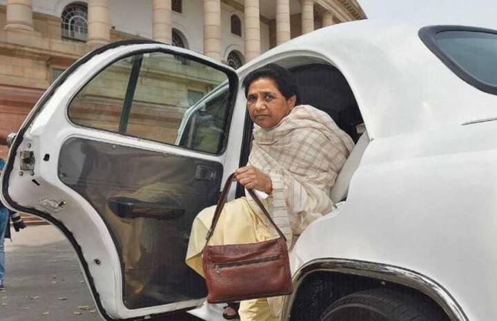 बात मायावती की करें तो वह लगातार तीन बार सहारनपुर की हरौरा विधानसभा सीट से जीतकर मुख्यमंत्री बनी थीं. 2007 में वह भी विधान परिषद की सदस्य बनी थीं.