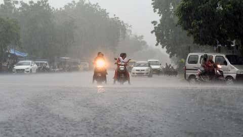 How many days of non-seasonal rain is forecast by the meteorological department? ખેડૂતો માટે આવ્યા માઠા સમાચાર, હવામાન વિભાગે કેટલા દિવસ કમોસમી વરસાદની કરી આગાહી ?