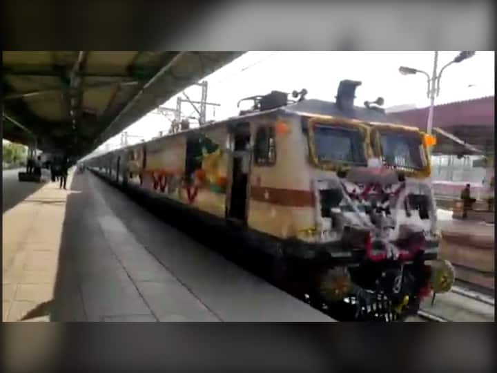 द्विसाप्ताहिक 14 डब्याने प्रवास सुरू करणारी गाडी तीन वर्षातच लोकप्रिय बनली