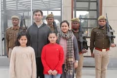 Aparna Yadav Love Story: प्रतीक यादव के ढेर सारे मैसेज देख रह गई थीं हैरान, कुछ ऐसी है अपर्णा यादव की लव स्टोरी