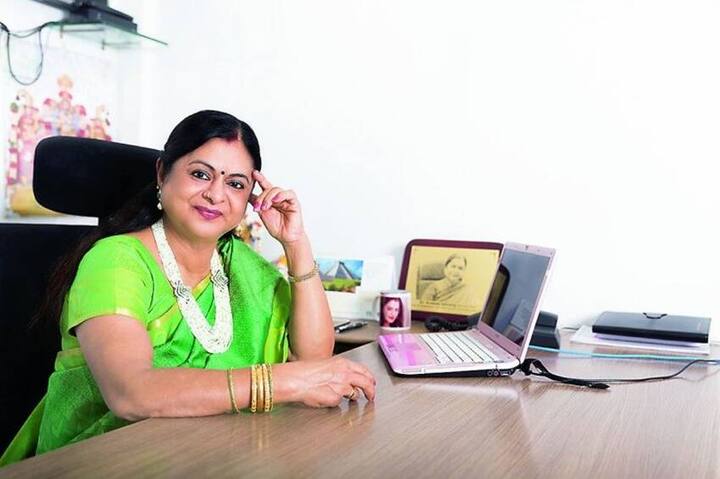 रेवती से छोटी हैं कमला सेल्वाराज. कमला भी अपनी बड़ी बहन की ही तरह डॉक्टर हैं. कमला का चेन्नई में अस्पताल है.