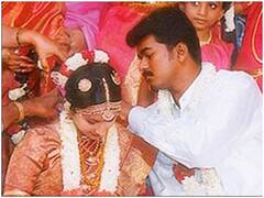 Thalapathy Vijay Love Story: सेट पर मिलने आई फैन पर दिल हार बैठे थे साउथ सुपरस्टार विजय जोसेफ, किसी फिल्म से कम नहीं है इनकी लव स्टोरी