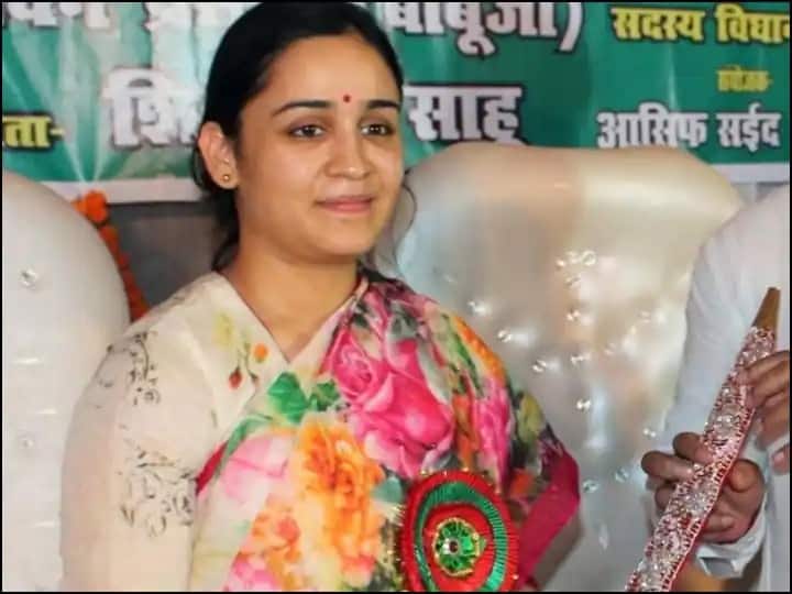 UP Election 2022: Mulayam Singh Yadav's daughter-in-law Aparna Yadav joins BJP, big blow to Akhilesh Yadav Aparna Yadav Joins BJP: मुलायमसिंह यादवांच्या सूनबाई अपर्णा यादवांचा भाजप प्रवेश, अखिलेश यादवांना मोठा धक्का