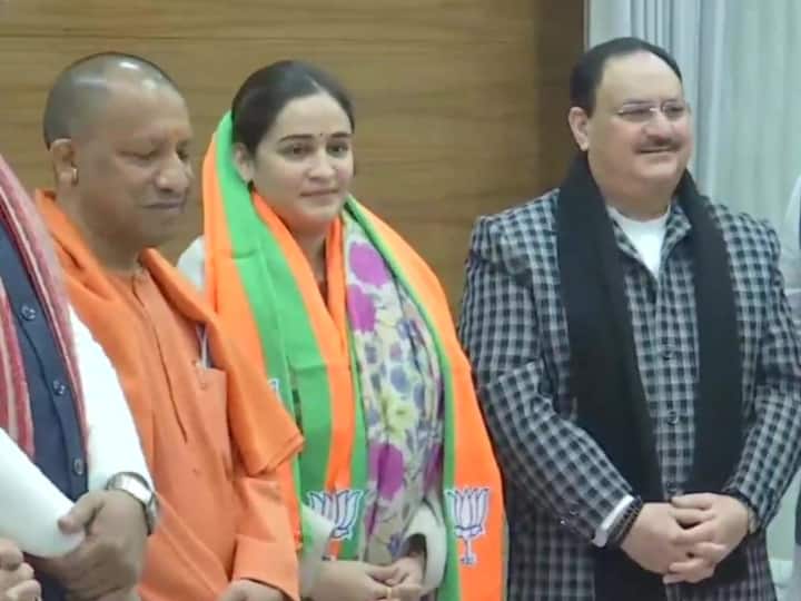 Aparna Yadav: कौन हैं अपर्णा यादव? जानिए- मुलायम की छोटी बहू के बारे में 10 ऐसी बातें जिनसे आप होंगे अनजान Who is Aparna Yadav from Mulayam Singh Yadav Family about Politics and Career Aparna Yadav: कौन हैं अपर्णा यादव? जानिए- मुलायम की छोटी बहू के बारे में 10 ऐसी बातें जिनसे आप होंगे अनजान