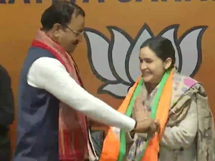 UP Election 2022: Mulayam Singh Yadav's younger daughter-in-law Aparna Yadav joins BJP UP Election 2022: मुलायम सिंह यादव की छोटी बहू अपर्णा यादव बीजेपी में शामिल