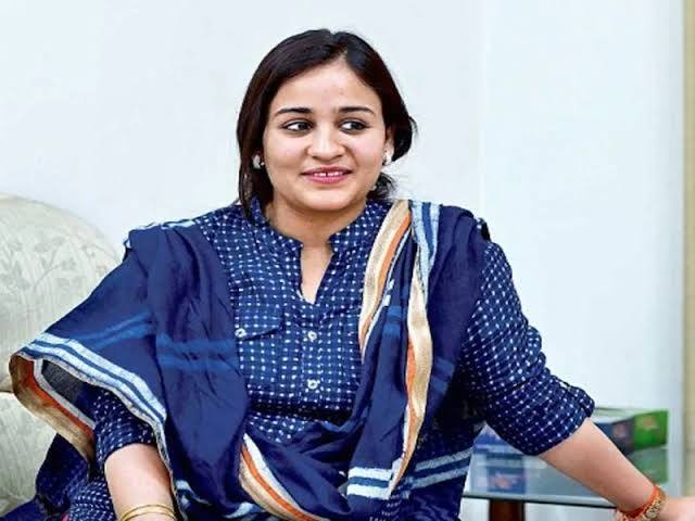 बता दें कि अपर्णा यादव आज दिल्ली में बीजेपी में शामिल हो गई हैं.