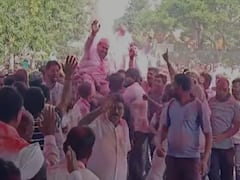 150 किलोचा उमेदवार सहज उचलला, गुलालाने रंगवला, बीडमधला 