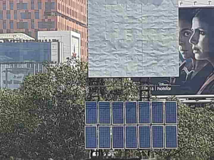 Mumbai Solar Billboards installed first time in the country ANN Mumbai Solar Billboards: देश में पहली बार लगाए जा रहे हैं सोलर होर्डिंग
