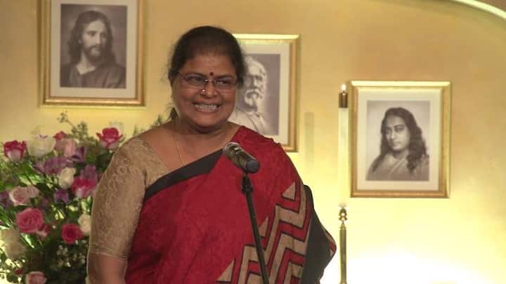 नारायणी गणेशन रेखा की तीसरी बहन का नाम है. नारायणी मीडिया में हैं. वह बतौर पत्रकार एक बड़ी संस्था के साथ जुड़ी हैं.
