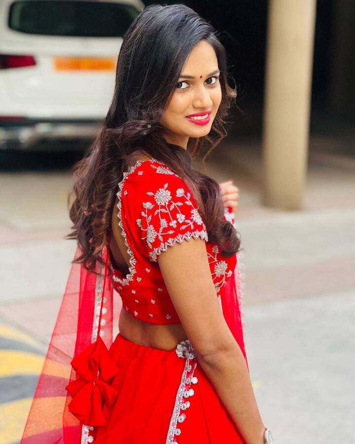 తాజాగా ఆమె షేర్ చేసిన ఫోటోలు ఇప్పుడు ఇంటర్నెట్ లో చక్కర్లు కొడుతున్నాయి. (Photo Courtesy: Instagram)