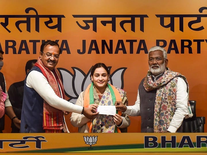 UP Election 2022 Former UP CM Mulayam Singh's Daughter-In-Law Aparna Yadav Joins BJP Ahead Of UP Assembly Election 2022 UP Election 2022: Aparna Yadav, Mulayam Singh's Daughter-In-Law, Joins BJP