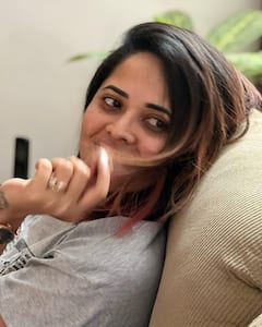 Anasuya Bharadwaj: ఆయన ఇచ్చిన గిఫ్ట్ అంటూ తెగ మురిసిపోతున్న అనసూయ