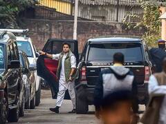 Jyotiraditya Scindia Family Car Collection: किसी के पास BMW तो किसी के पास रोल्स रॉयस, ज्योतिरादित्य सिंधिया के परिवार में हैं ऐसी गाड़ियां