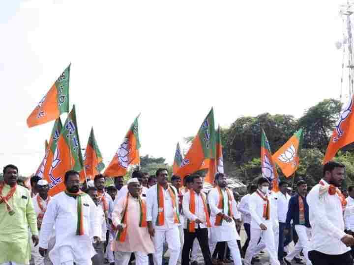BJP won the Maharashtra Nagar Panchayat elections becoming the single largest party by winning more than 416 seats out of 1802 ANN Maharashtra नगर पंचायत चुनाव में BJP ने मारी बाज़ी, जानें-शिवसेना, एनसीपी और कांग्रेस का हाल