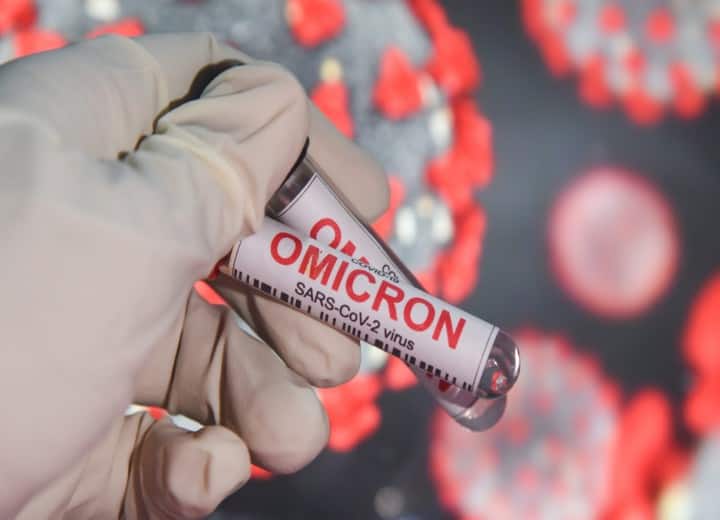 omicron these symptom help you predict infection before covid19 test Omicron Variant : ओमायक्रॉन व्हेरिएंटचे 'हे' आहे लक्षण, चाचणीपूर्वीच संसर्ग झाल्याचे कळेल
