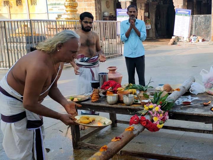 மாசிமக பெருவிழாவை முன்னிட்டு கும்பகோணம் சக்ரபாணி சுவாமி கோயிலில் பந்தக்கால் முகூர்த்தம்