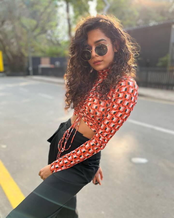 नुकतेच मिथिलाने काही नवे फोटो चाहत्यांसोबत शेअर केले आहेत. हे फोटो सोशल मीडियावर धुमाकुळ घालताना दिसत आहेत.(photo:mipalkarofficial/ig)