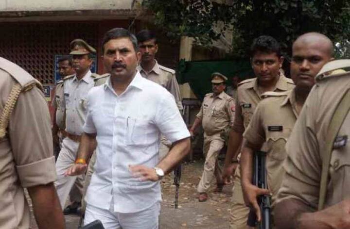 जेल में बंद विधान परिषद के सदस्य और बाहुबली बृजेश सिंह की पत्नी का नाम है अन्नपूर्णा सिंह, अन्नपूर्णा राजनीति में हैं. वह जिला पंचायत अध्यक्ष जैसे पद पर रही हैं.