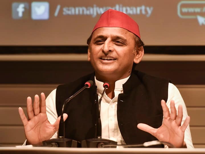 Akhilesh Yadav to contest From Mainpuri Karhal seat, BJP raised questions on choosing safe seat UP Election: अखिलेश यादव की सीट पर सस्पेंस खत्म, बीजेपी ने सेफ सीट चुनने पर उठाए सवाल, कहा- यह उनकी गलतफहमी है