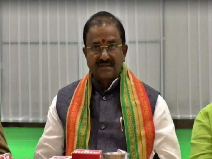 Andhra Pradesh bjp chief somu veerraju demands role back PRC G.o's Somu Veerraju: పీఆర్సీ జీవోలను వెంటనే రద్దు చేయాలి... ఏపీ సర్కార్ ఎనిమి గవర్నమెంట్ ... సోము వీర్రాజు కామెంట్స్