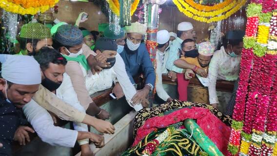 జహంగీర్పీర్ దర్గాలో ఘనంగా గంధోత్సవం జహంగీర్పీర్ దర్గాలో ఘనంగా గంధోత్సవం