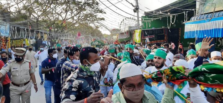ఏసీపీ కుషాల్కర్ ఆధ్వర్యంలో ఇన్స్పెక్టర్లు భూపాల్శ్రీధర్ తదితర సిబ్బంది దర్గా వద్ద భారీ బందోబస్తు ఏర్పాటు చేశారు.