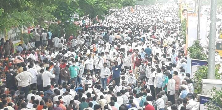 అనంతపురం జిల్లాలో కలెక్టరేట్ వద్దలో ఆందోళన సాగిస్తున్న వేలాది మంది ఉద్యోగ ఉపాధ్యాయులు రాష్ట్ర వ్యాప్తంగా ఇవే దృశ్యాలు. ఒంగోల్, కాకినాడ ఎక్కడ చూసినా ఇదే పోరాటం.