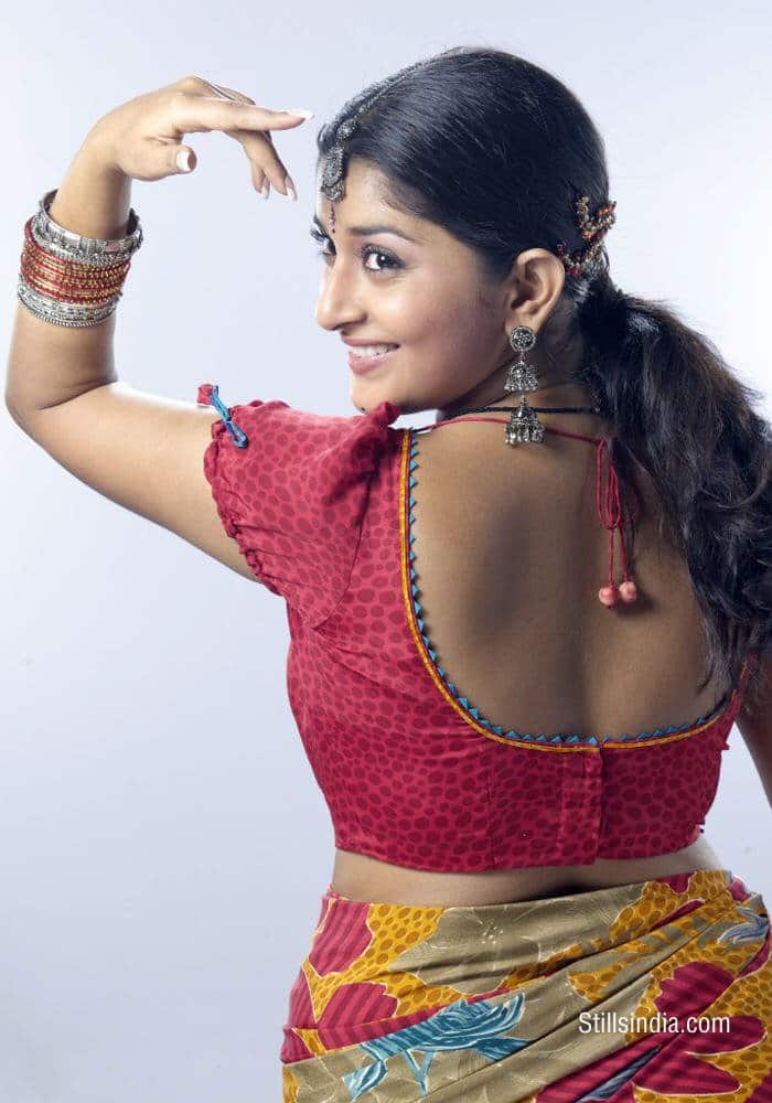 2014 ஆம் ஆண்டு அனில் ஜானை திருமணம் செய்து கொண்ட நிலையில் திரைத்துறையில் இருந்து விலகினார்